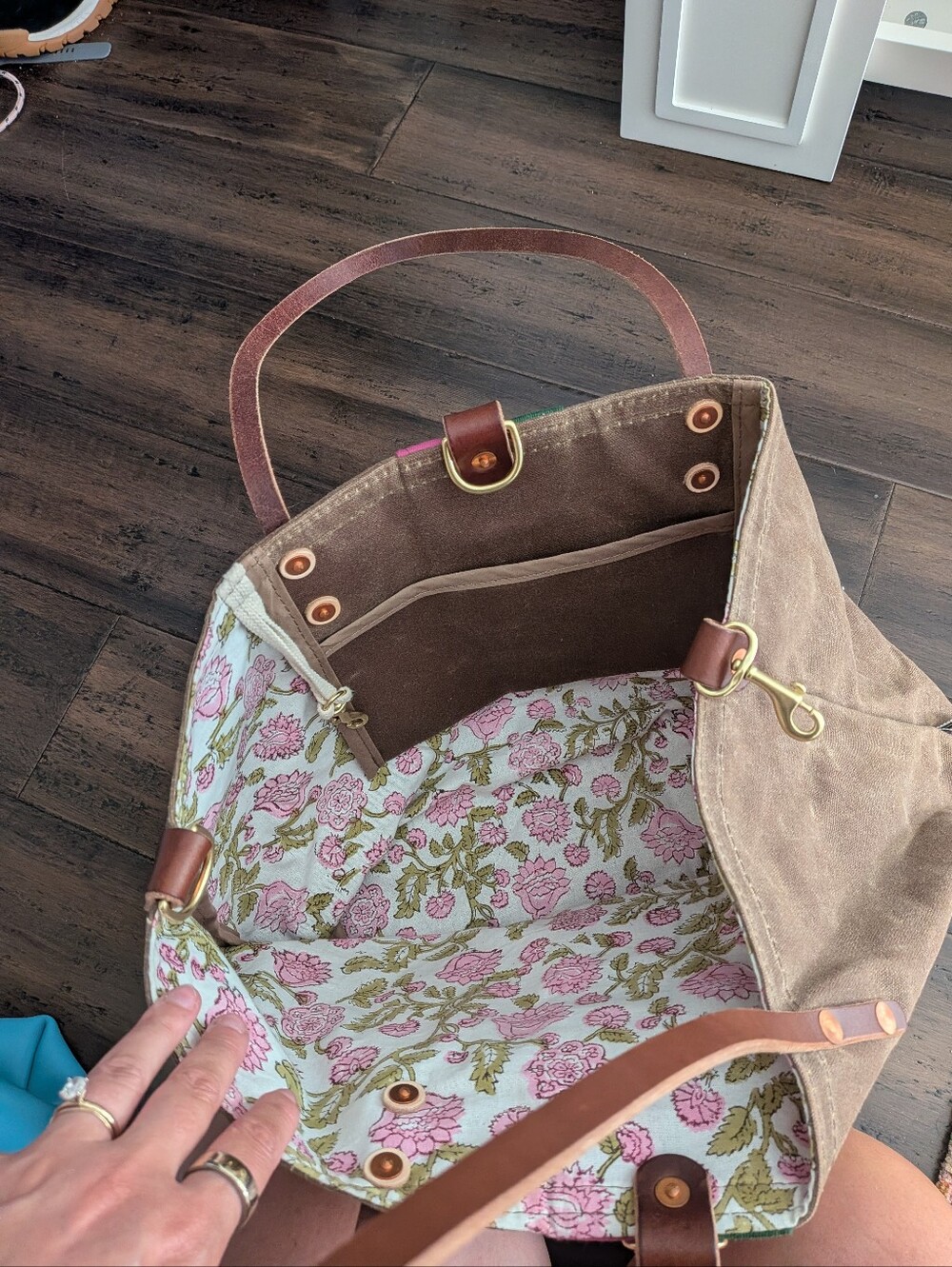 Limited Edition Meanwhile Back On The Farm Canvas Perfect Tote - Picture 3 of 3